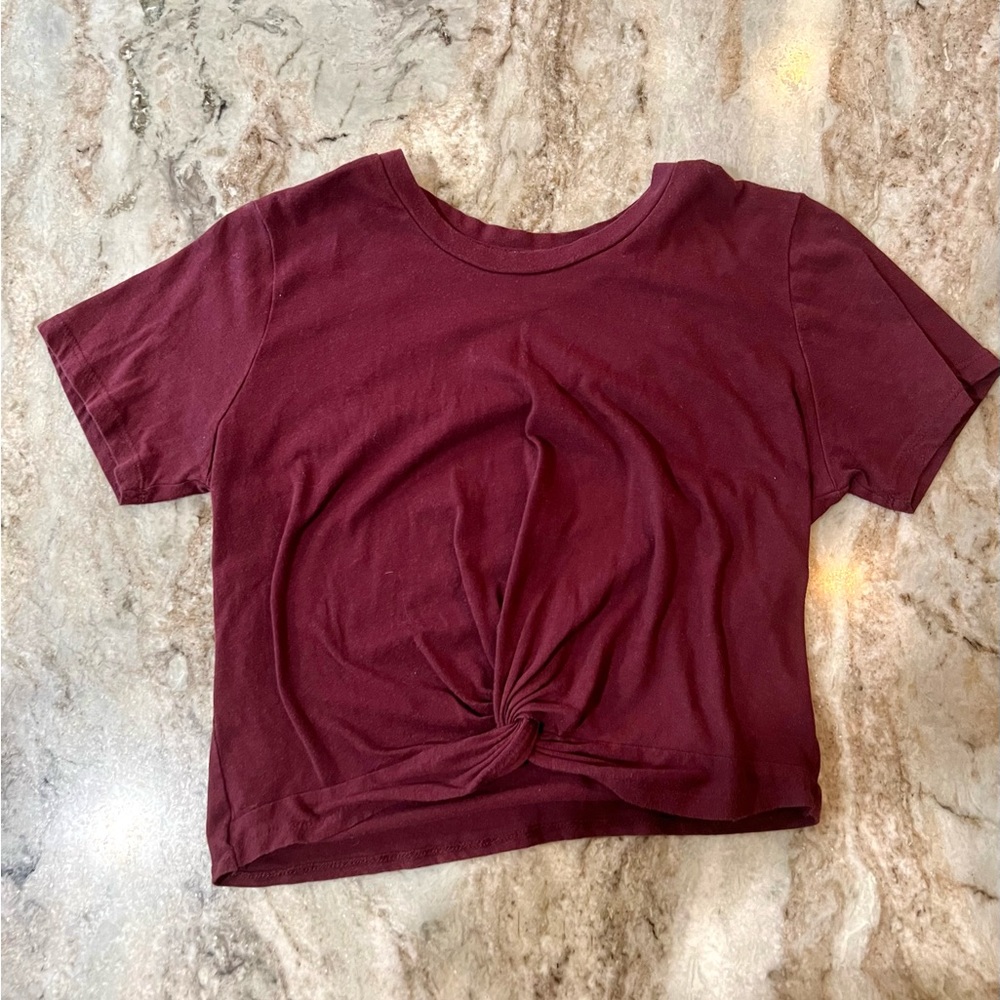 Maroon red undoable tied top. ME to WE. Size S-M